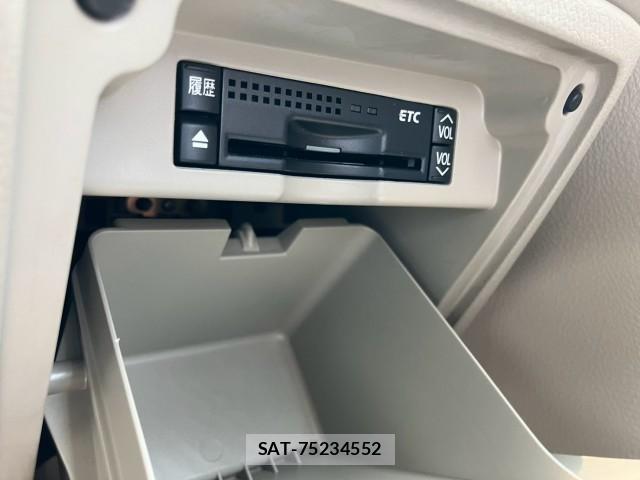 Toyota NOAH 2010-05 8222824-2