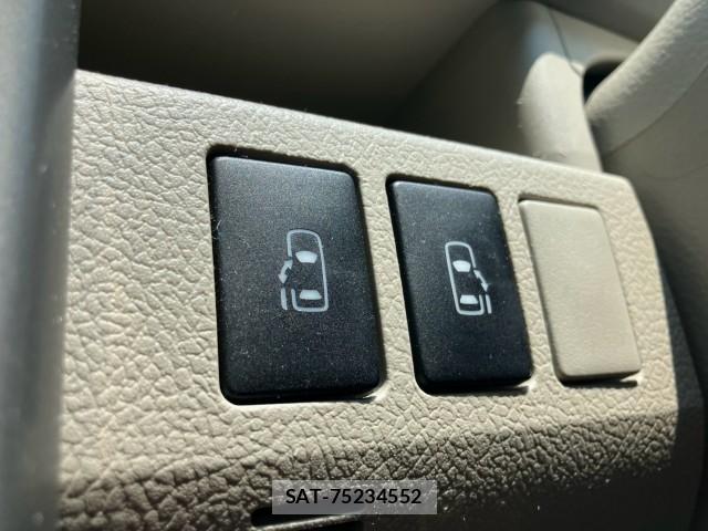 Toyota NOAH 2010-05 8222824-3