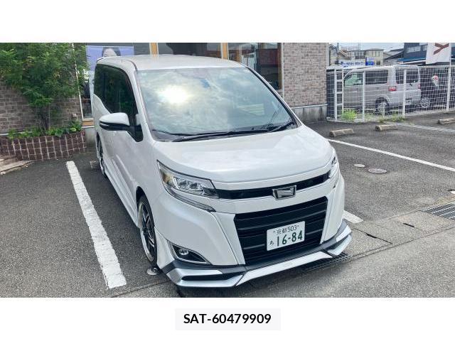 Toyota NOAH 2018-04 8222856-0