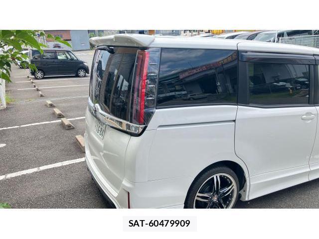Toyota NOAH 2018-04 8222856-13