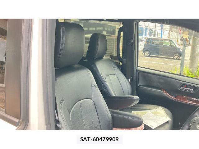 Toyota NOAH 2018-04 8222856-15