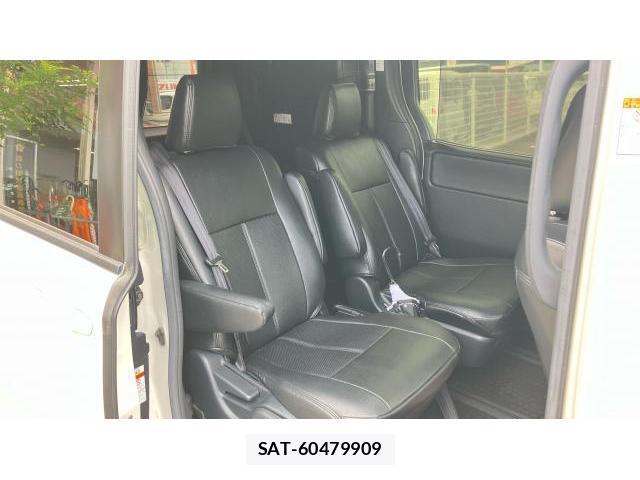 Toyota NOAH 2018-04 8222856-16