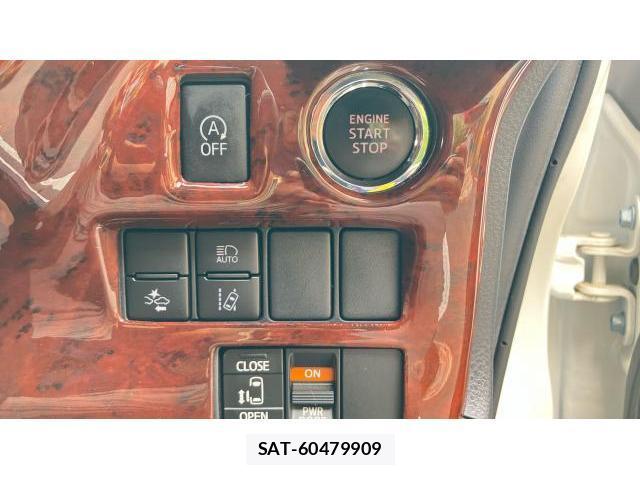 Toyota NOAH 2018-04 8222856-8