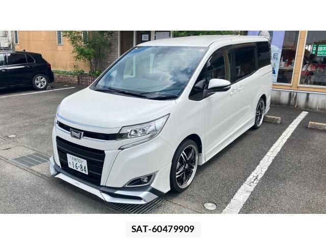 Toyota NOAH 2018-04 8222856-9