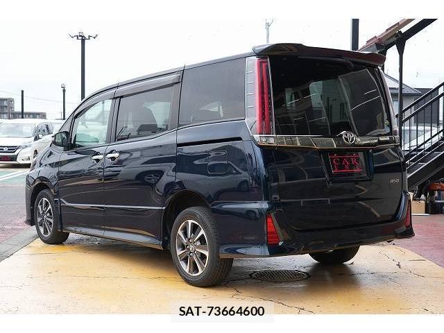 Toyota NOAH 2017-12 8223268-1