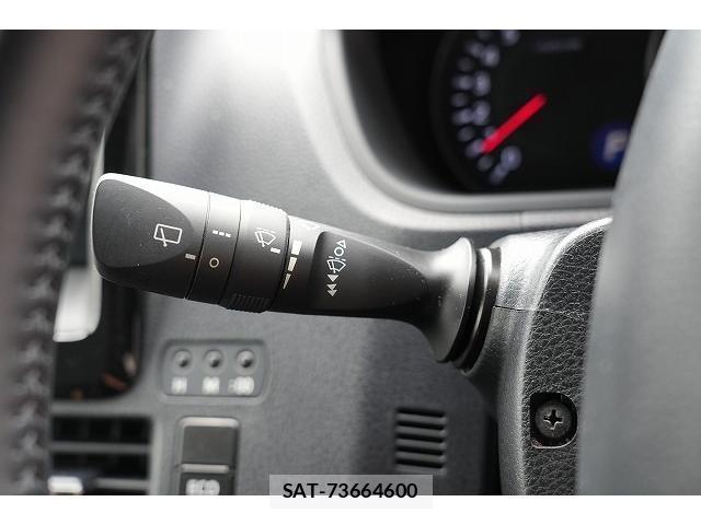 Toyota NOAH 2017-12 8223268-11