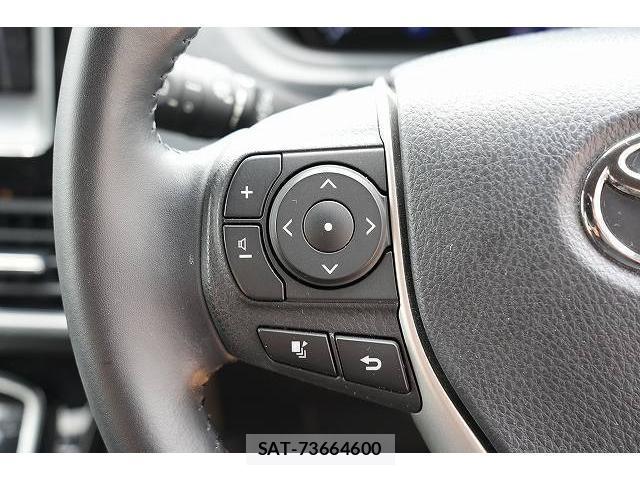 Toyota NOAH 2017-12 8223268-12