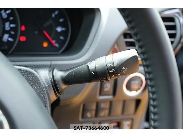 Toyota NOAH 2017-12 8223268-15