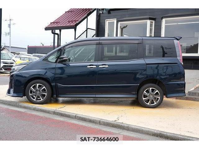 Toyota NOAH 2017-12 8223268-2
