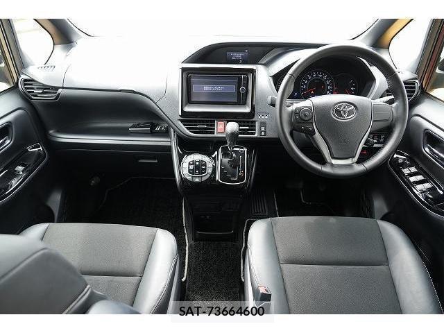 Toyota NOAH 2017-12 8223268-3