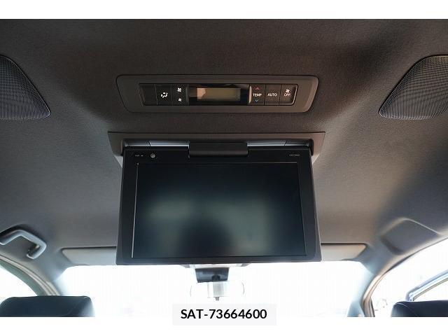 Toyota NOAH 2017-12 8223268-6