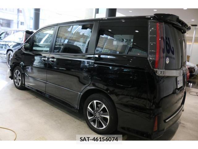 Toyota NOAH 2018-03 8223333-11