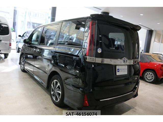 Toyota NOAH 2018-03 8223333-12
