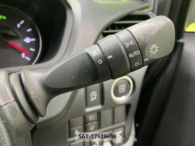 Toyota NOAH 2019-09 8223420-16