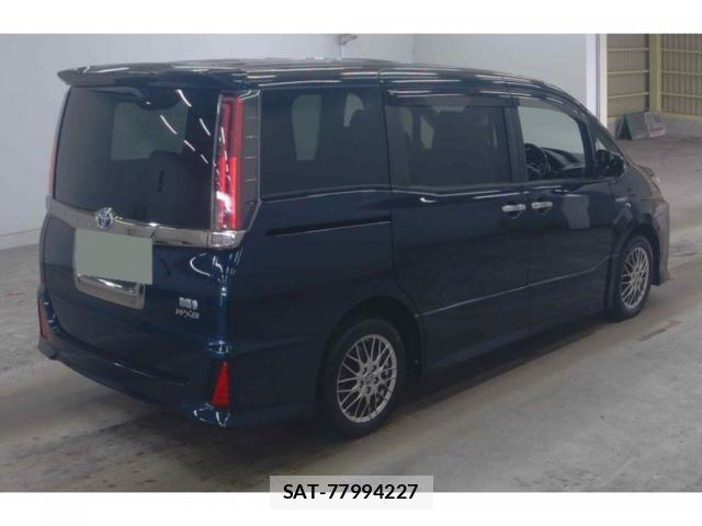 Toyota NOAH 2018-09 8223478-1