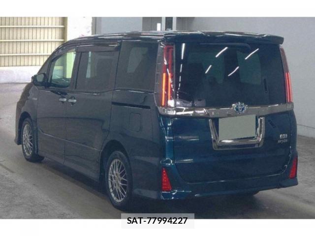 Toyota NOAH 2018-09 8223478-4