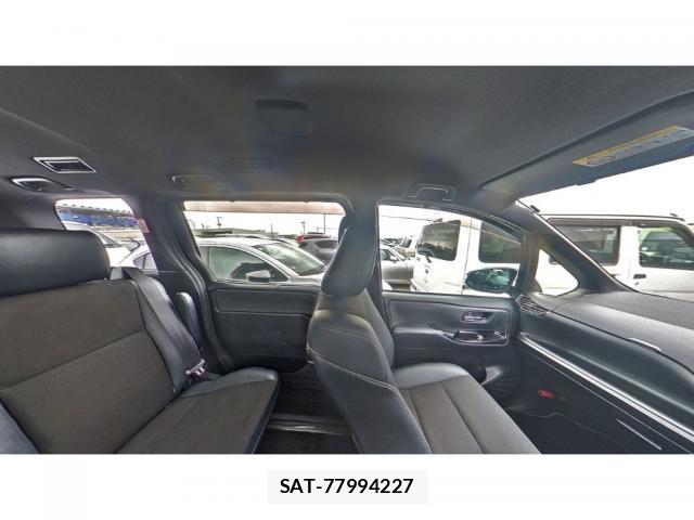 Toyota NOAH 2018-09 8223478-8
