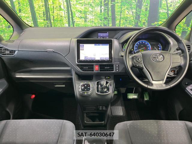 Toyota NOAH 2015-06 8223512-1