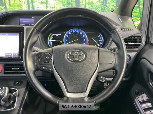 Toyota NOAH 2015-06 8223512-11