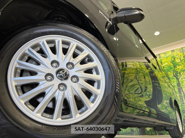 Toyota NOAH 2015-06 8223512-13