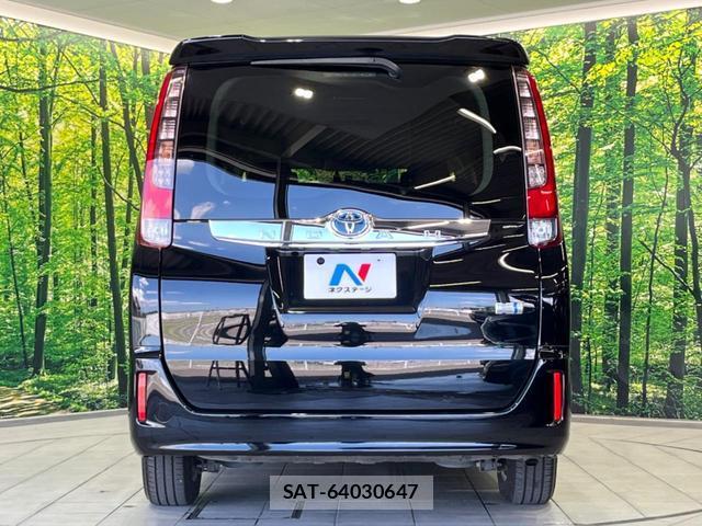 Toyota NOAH 2015-06 8223512-15