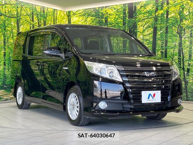 Toyota NOAH 2015-06 8223512-16