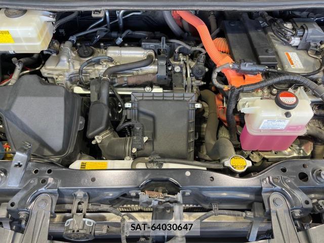 Toyota NOAH 2015-06 8223512-17