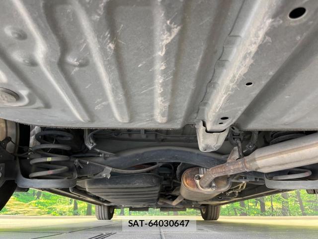 Toyota NOAH 2015-06 8223512-18