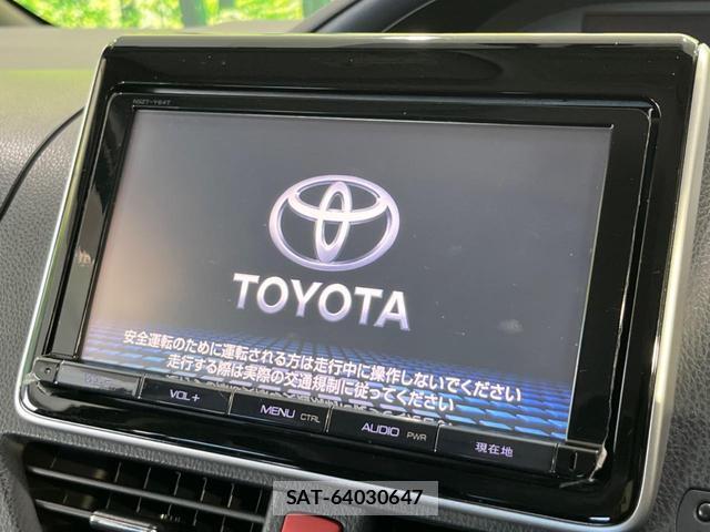 Toyota NOAH 2015-06 8223512-3