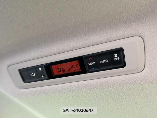 Toyota NOAH 2015-06 8223512-5