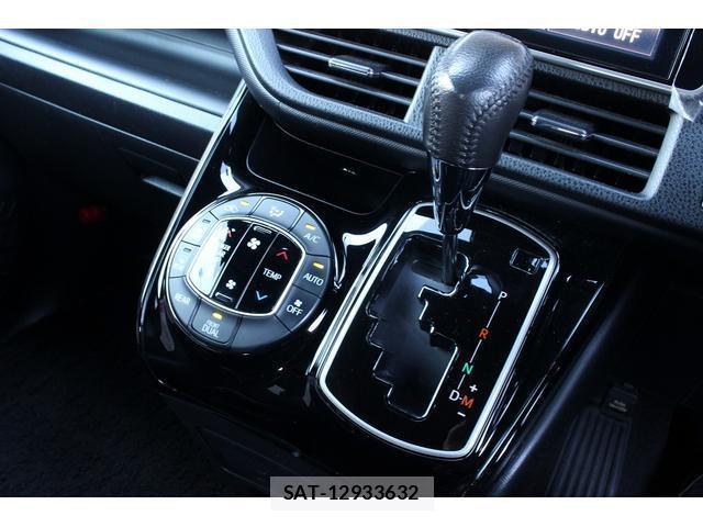 Toyota NOAH 2017-12 8223692-14