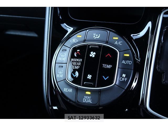 Toyota NOAH 2017-12 8223692-15