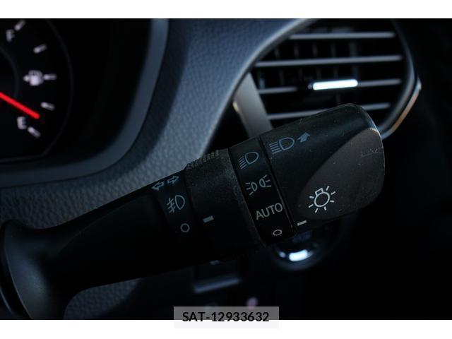 Toyota NOAH 2017-12 8223692-17