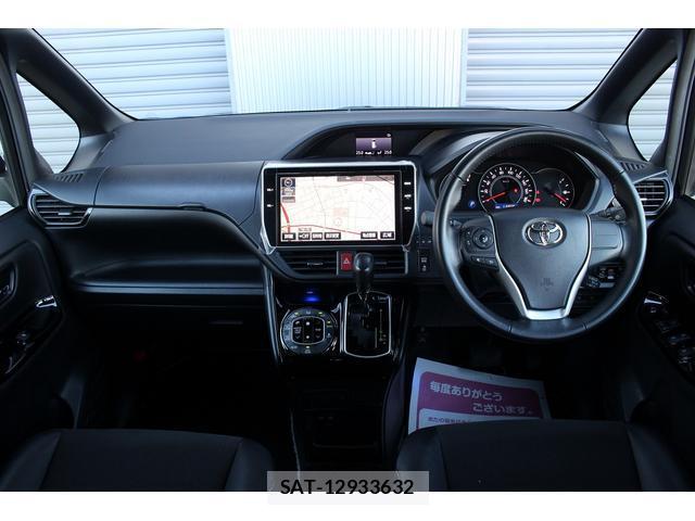 Toyota NOAH 2017-12 8223692-4