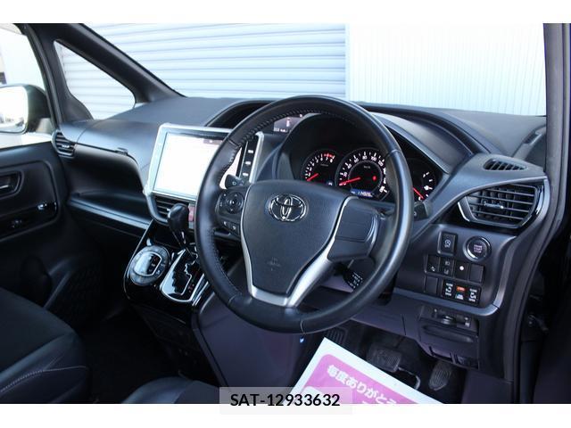 Toyota NOAH 2017-12 8223692-5