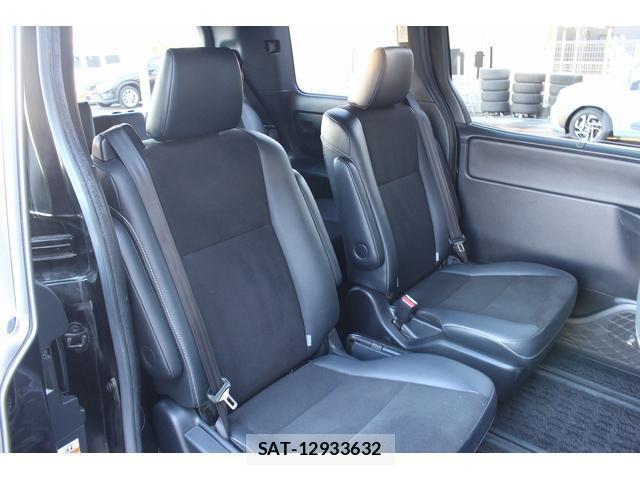 Toyota NOAH 2017-12 8223692-7