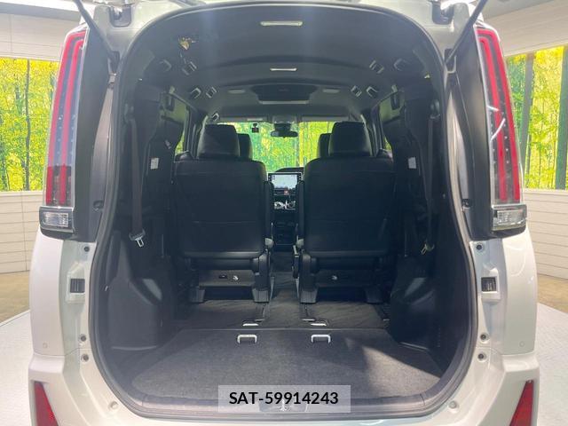 Toyota NOAH 2019-08 8224005-10