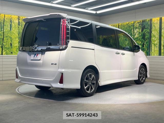 Toyota NOAH 2019-08 8224005-17