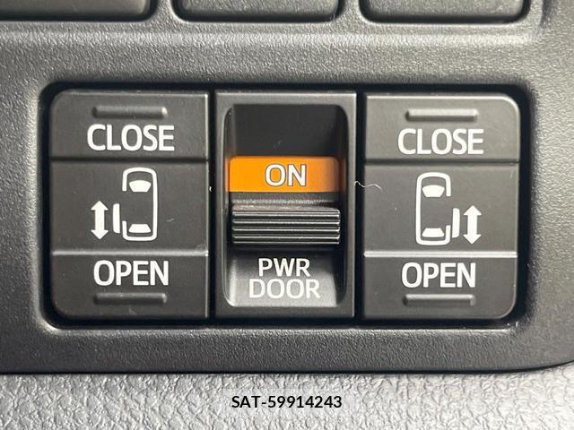 Toyota NOAH 2019-08 8224005-4
