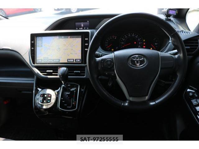 Toyota NOAH 2018-02 8224104-2