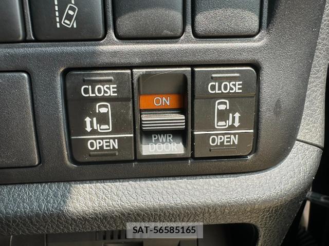 Toyota NOAH 2017-06 8224661-13