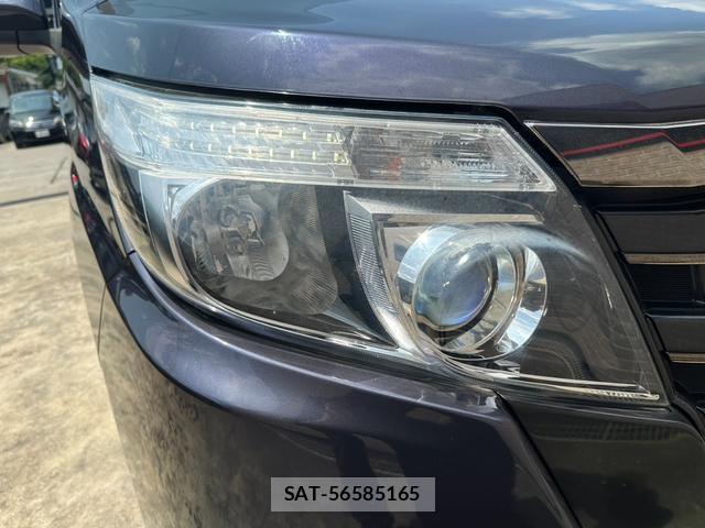 Toyota NOAH 2017-06 8224661-16