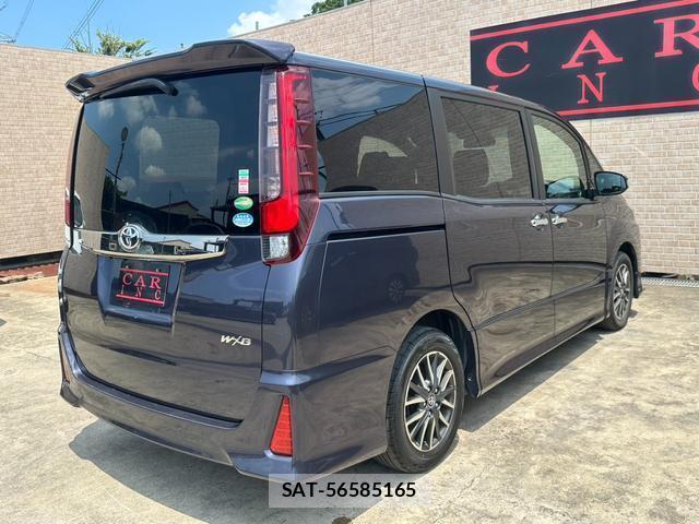 Toyota NOAH 2017-06 8224661-2