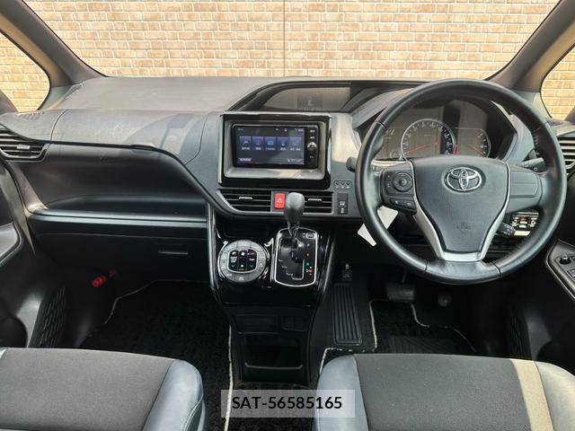 Toyota NOAH 2017-06 8224661-5
