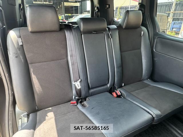 Toyota NOAH 2017-06 8224661-7