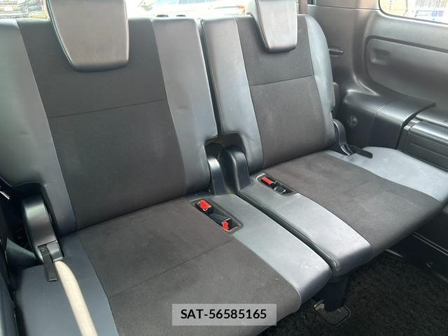 Toyota NOAH 2017-06 8224661-8