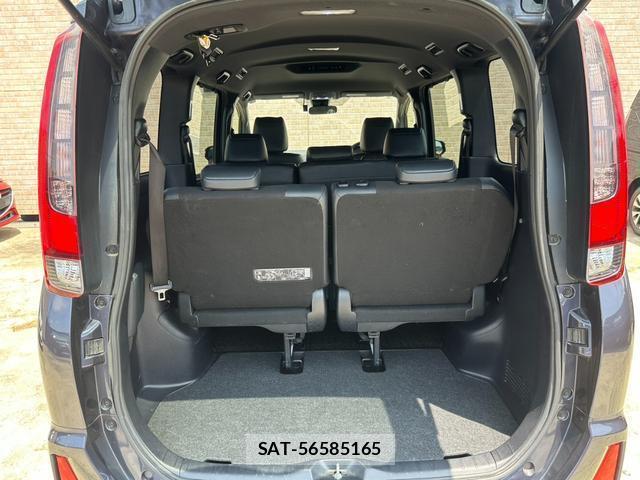 Toyota NOAH 2017-06 8224661-9