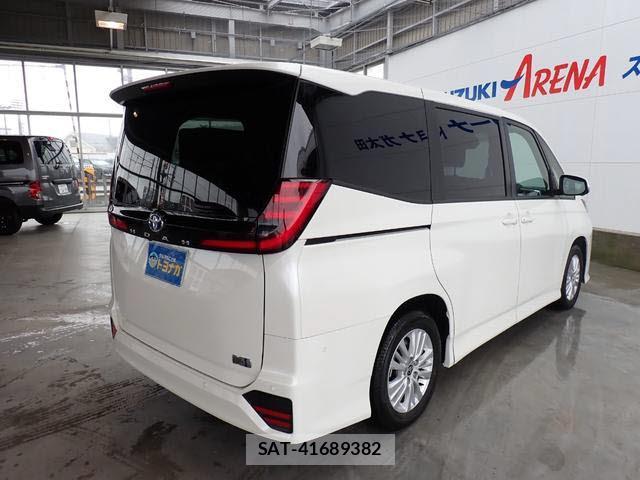 Toyota NOAH 2023-10 8224759-3