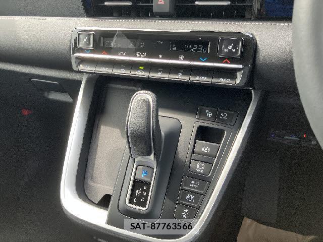 Toyota NOAH 2026-03 8224790-9