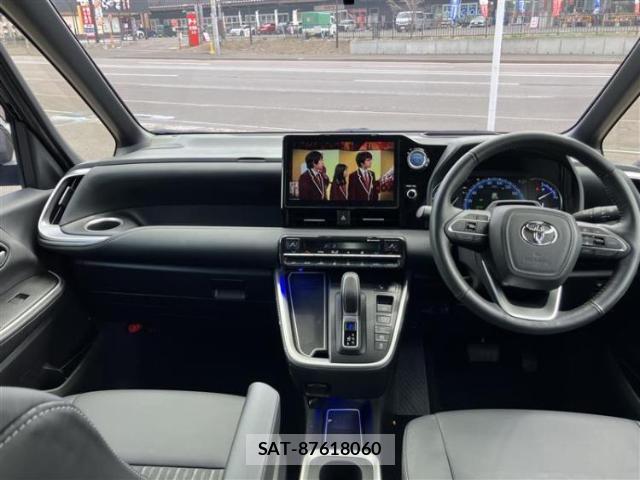Toyota NOAH 2022-09 8225090-3